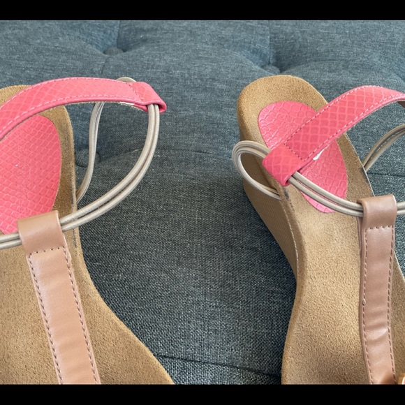 2 1/2 “ strappy sandals by Lindsay Phillips - Picture 4 of 4